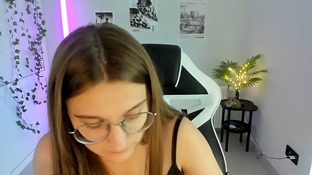 Snapshot of Mia_kristal chatting on 07/22/26, 01:14 Mia kristal online show from 07/22/26, 01:14