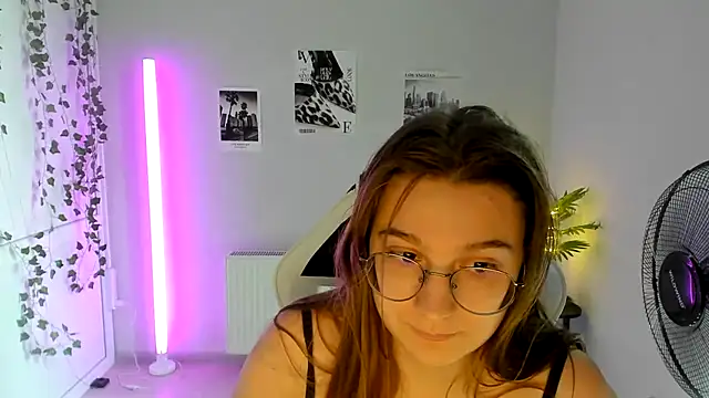 Snapshot of Mia_kristal chatting on 07/26/26, 08:21 Mia kristal online show from 07/26/26, 08:21
