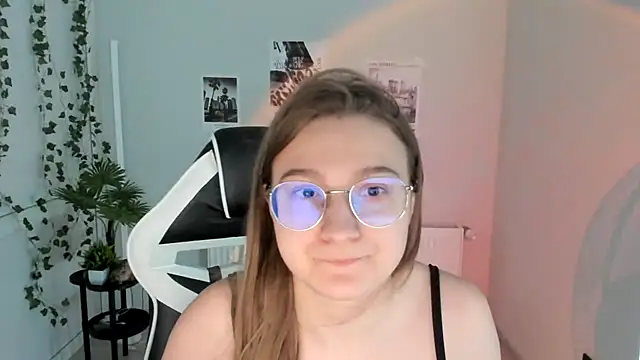 Snapshot of Mia_kristal chatting on 08/08/26, 12:40 Mia kristal online show from 08/08/26, 12:40
