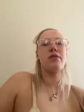 LeniMaria online show from 04/21/26, 05:17