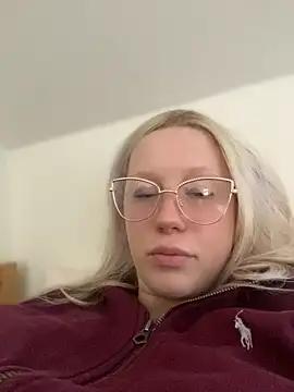 LeniMaria online show from 04/22/26, 05:03