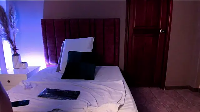 AnnieBlluee online show from 05/01/26, 12:54