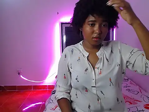 Snapshot of carmen2385 chatting on 03/18/26, 06:33 carmen2385 online show from 03/18/26, 06:33