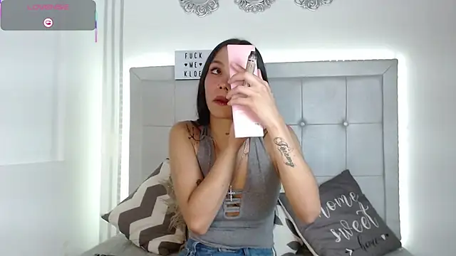 Snapshot of Kloe__watson chatting on 05/18/26, 09:42 Kloe watson online show from 05/18/26, 09:42