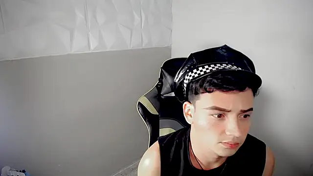 Snapshot of Mathias_twinkk chatting on 04/15/26, 04:36 Mathias twinkk online show from 04/15/26, 04:36