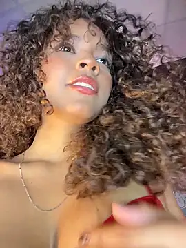 Snapshot of CurlyOopsieXXX chatting on 04/17/26, 09:40 CurlyOopsieXXX online show from 04/17/26, 09:40
