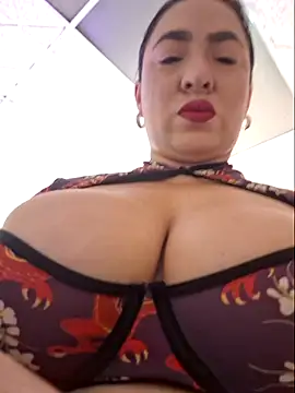 Snapshot of laurabassii chatting on 04/12/26, 11:10 laurabassii online show from 04/12/26, 11:10