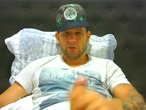 Snapshot of altenori chatting on 05/27/26, 03:25 altenori online show from 05/27/26, 03:25