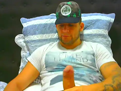 Snapshot of altenori chatting on 06/08/26, 01:28 altenori online show from 06/08/26, 01:28
