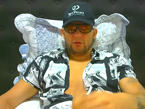 Snapshot of altenori chatting on 06/09/26, 12:39 altenori online show from 06/09/26, 12:39