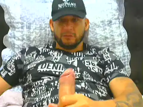 Snapshot of altenori chatting on 07/18/26, 02:10 altenori online show from 07/18/26, 02:10