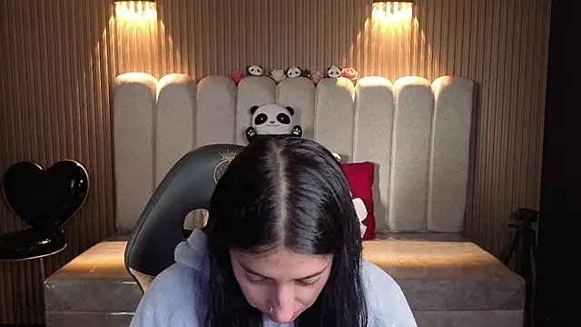 Snapshot of Melannyy_V chatting on 07/19/26, 12:20 Melannyy V online show from 07/19/26, 12:20