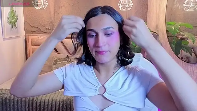 Snapshot of Zoee_Kiss_ chatting on 07/17/26, 10:03 Zoee Kiss online show from 07/17/26, 10:03