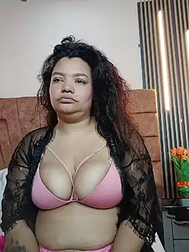 Snapshot of Lara_Seduce chatting on 05/26/26, 01:34 Lara Seduce online show from 05/26/26, 01:34