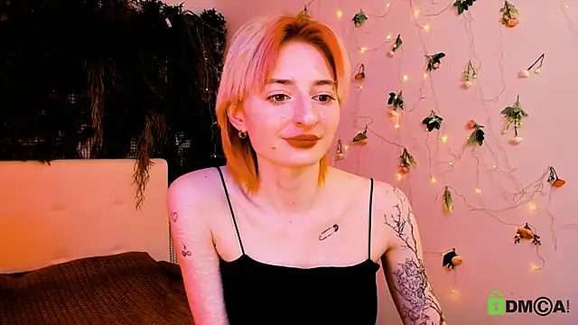 Kira  Cutie online show from 05/15/26, 11:45