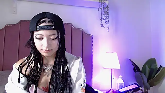 Snapshot of shiny_foxeyes chatting on 04/02/26, 09:01 shiny foxeyes online show from 04/02/26, 09:01