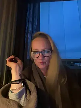 LizzieZ1975 online show from 07/01/26, 12:34