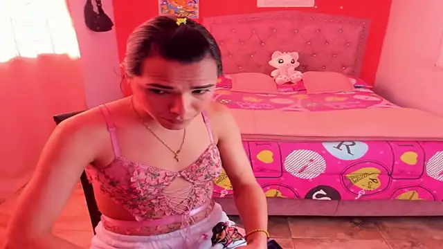 Snapshot of Sofia_Hot_Latina chatting on 07/15/26, 09:09 Sofia Hot Latina online show from 07/15/26, 09:09