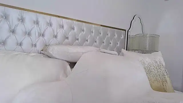 Snapshot of alexandragabrielle chatting on 04/19/26, 03:28 alexandragabrielle online show from 04/19/26, 03:28