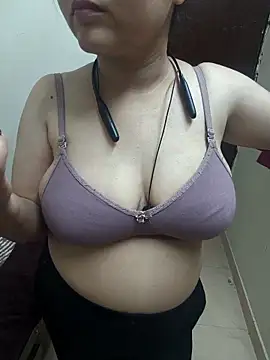 Snapshot of neelam_rawat chatting on 03/26/26, 06:35 neelam rawat online show from 03/26/26, 06:35