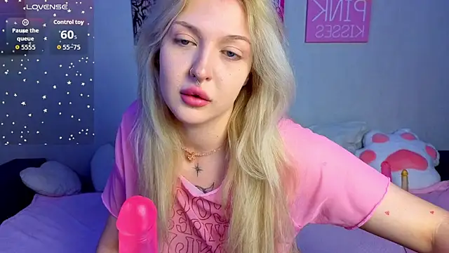 Snapshot of BlondieSummer chatting on 06/15/26, 04:09 BlondieSummer online show from 06/15/26, 04:09