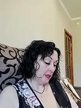 HelgaDennis online show from 05/26/26, 07:48