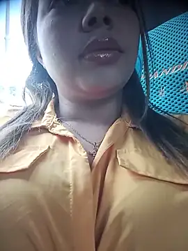 Yelii  online show from 05/15/26, 04:25