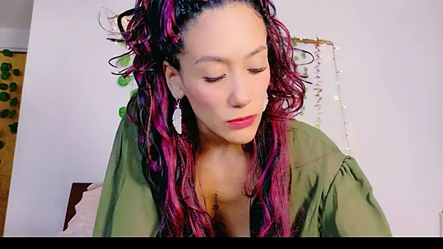 Ajua  Uva online show from 05/10/26, 11:21