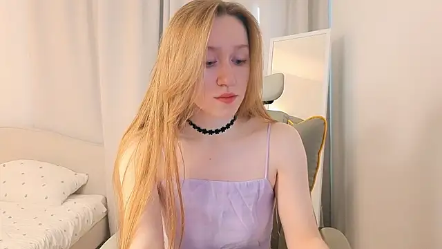 Snapshot of mowalova chatting on 05/16/26, 04:31 mowalova online show from 05/16/26, 04:31