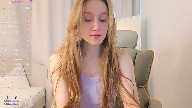 Snapshot of mowalova chatting on 05/19/26, 04:52 mowalova online show from 05/19/26, 04:52