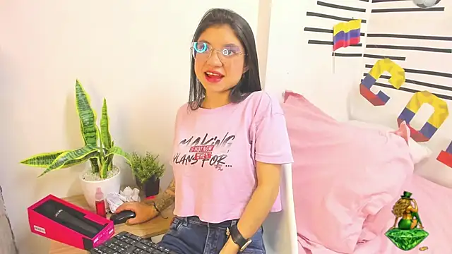 LindaCatalina  online show from 06/28/26, 01:17