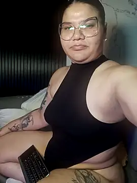 Snapshot of mile__44 chatting on 06/28/26, 03:34 mile 44 online show from 06/28/26, 03:34