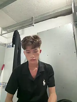 Nguyencuong1999 online show from 04/24/26, 04:48
