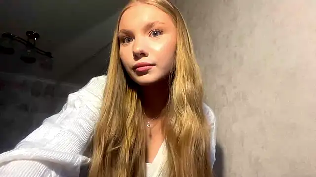 CarolineNine online show from 04/24/26, 03:36