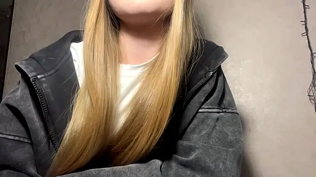 CarolineNine online show from 04/28/26, 04:23