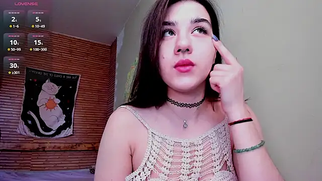 Snapshot of Elly__Green chatting on 05/20/26, 02:18 Elly Green online show from 05/20/26, 02:18
