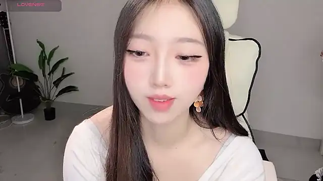 Yukiy8877 online show from 04/21/26, 02:51