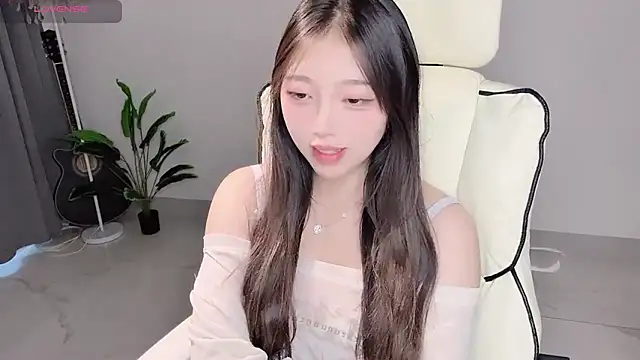 Yukiy8877 online show from 05/04/26, 12:39