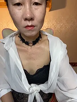 Snapshot of lilysister66 chatting on 04/24/26, 02:41 lilysister66 online show from 04/24/26, 02:41