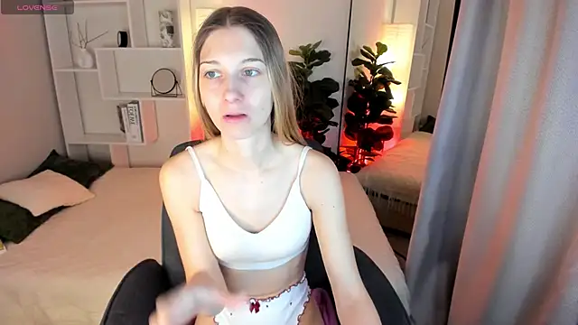 LauraPurr online show from 05/26/26, 06:09