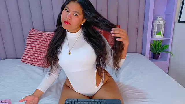 AhslyEvans   online show from 04/04/26, 11:40