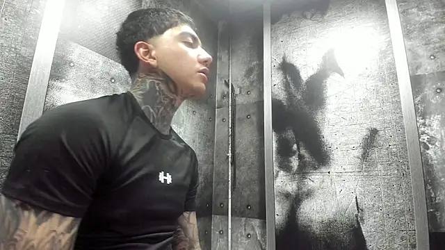 Snapshot of Gury_tattoo chatting on 06/23/26, 06:06 Gury tattoo online show from 06/23/26, 06:06
