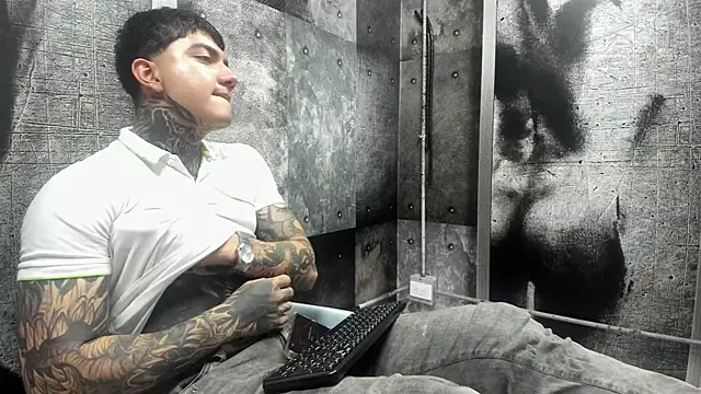 Snapshot of Gury_tattoo chatting on 07/01/26, 08:08 Gury tattoo online show from 07/01/26, 08:08