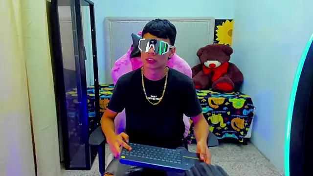 Dayron lee  online show from 03/22/26, 09:18