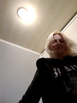 MiaLove183 online show from 03/28/26, 12:05