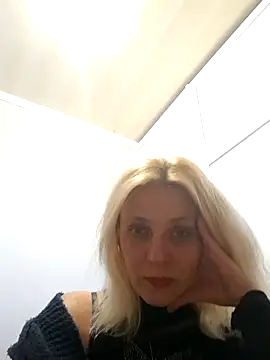 Snapshot of MiaLove183 chatting on 05/04/26, 01:51 MiaLove183 online show from 05/04/26, 01:51