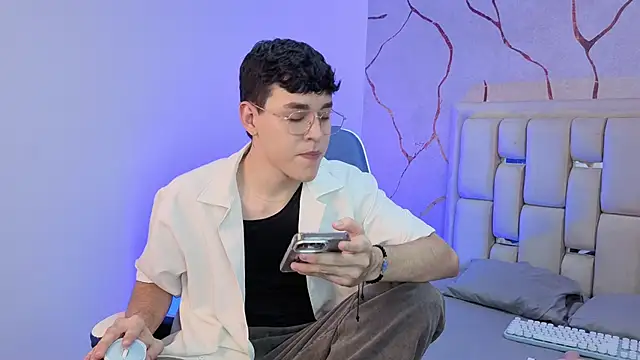 Snapshot of Tom_Parker_ chatting on 03/21/26, 11:19 Tom Parker online show from 03/21/26, 11:19