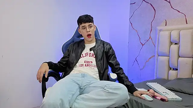 Tom Parker  online show from 04/10/26, 10:14