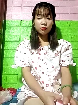 AmyLinee01 online show from 04/23/26, 03:03