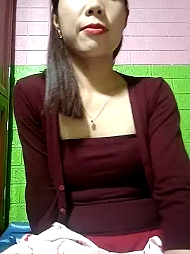 AmyLinee01 online show from 04/24/26, 05:26